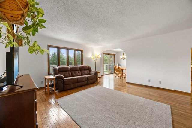 569 327th Avenue NE, Cambridge, MN 55008