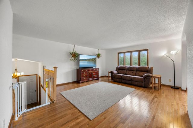 569 327th Avenue NE, Cambridge, MN 55008