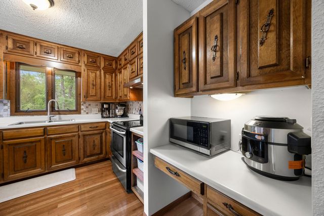 569 327th Avenue NE, Cambridge, MN 55008