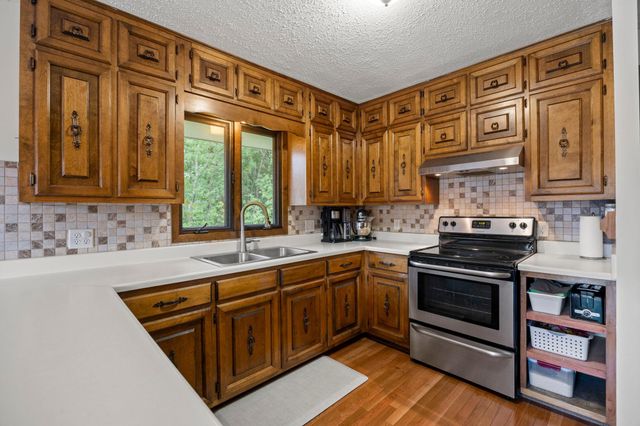569 327th Avenue NE, Cambridge, MN 55008