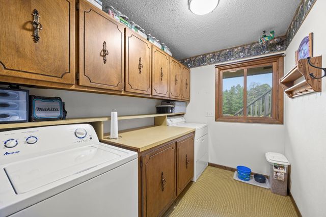 569 327th Avenue NE, Cambridge, MN 55008