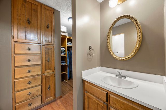 569 327th Avenue NE, Cambridge, MN 55008