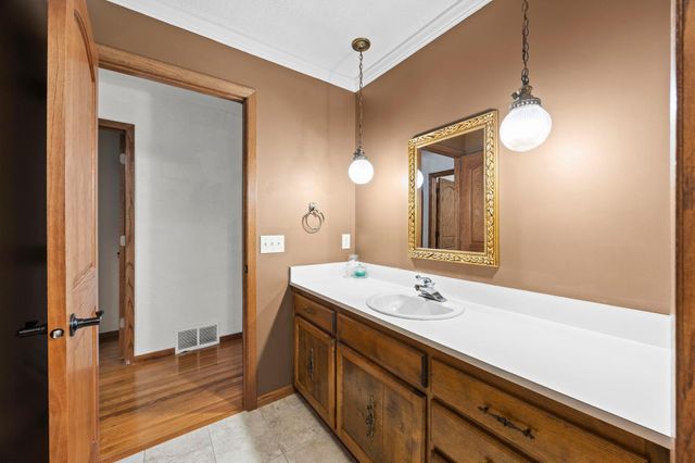 569 327th Avenue NE, Cambridge, MN 55008