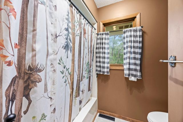 569 327th Avenue NE, Cambridge, MN 55008