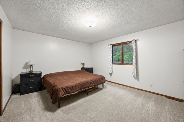 569 327th Avenue NE, Cambridge, MN 55008