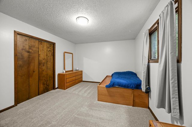 569 327th Avenue NE, Cambridge, MN 55008