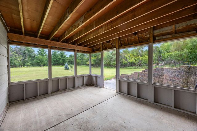 569 327th Avenue NE, Cambridge, MN 55008