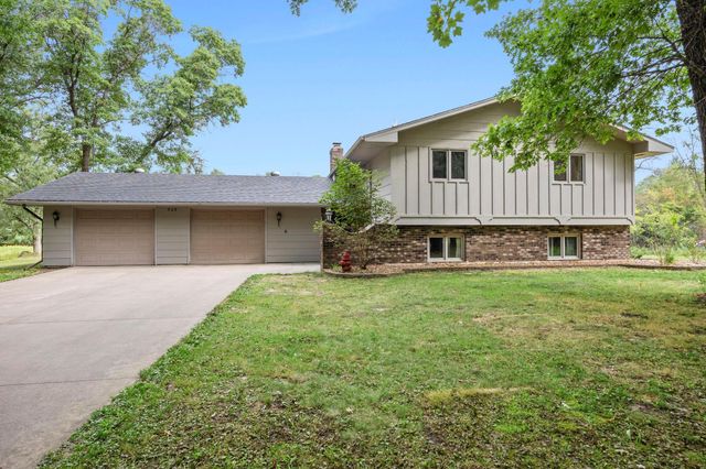 569 327th Avenue NE, Cambridge, MN 55008