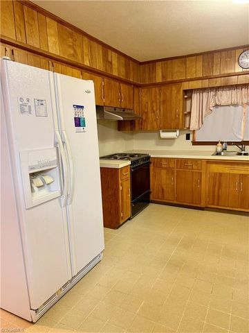 140 westwood Drive, Mount Airy, NC 27030