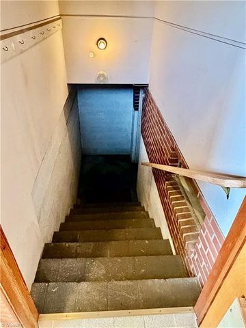 140 westwood Drive, Mount Airy, NC 27030