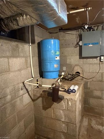 140 westwood Drive, Mount Airy, NC 27030