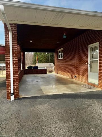 140 westwood Drive, Mount Airy, NC 27030