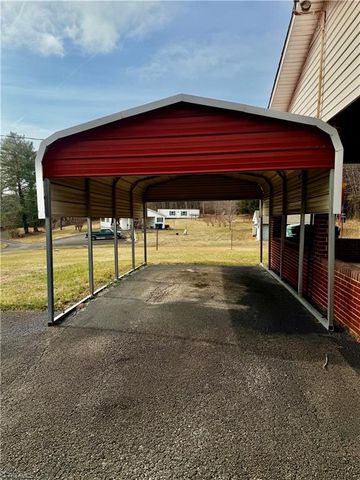 140 westwood Drive, Mount Airy, NC 27030