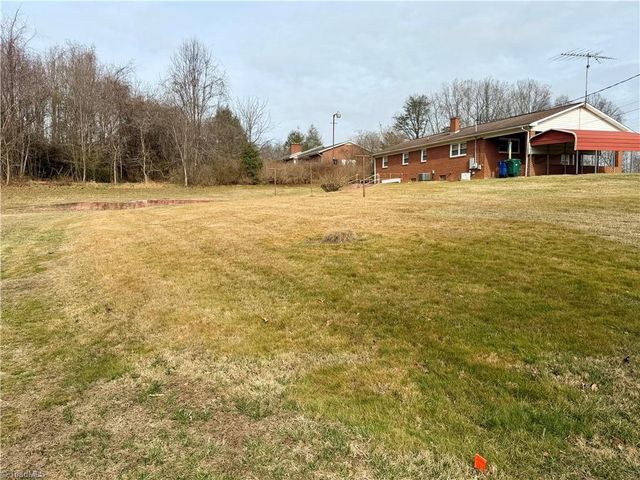 140 westwood Drive, Mount Airy, NC 27030