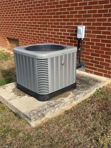 140 westwood Drive, Mount Airy, NC 27030