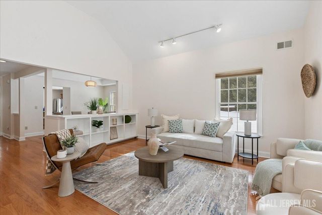 45 Hedge Row Road, Plainsboro, NJ 08540