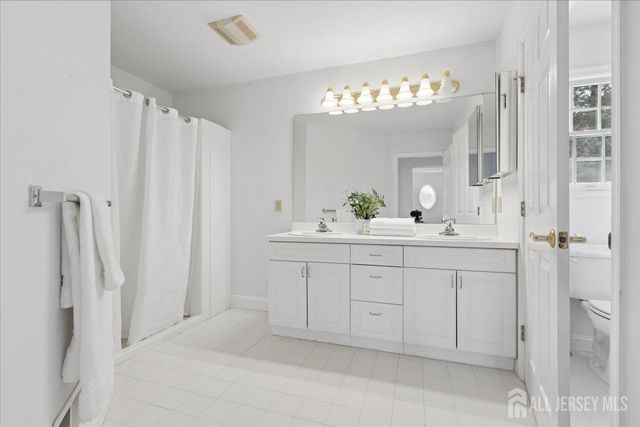 45 Hedge Row Road, Plainsboro, NJ 08540