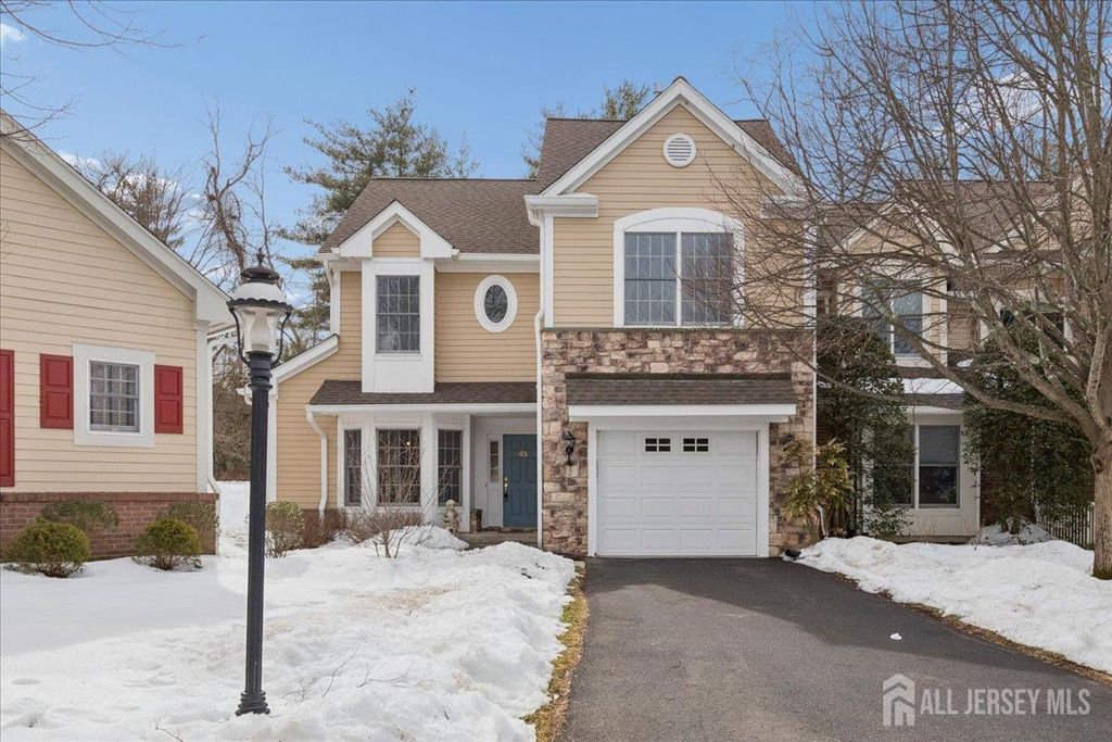 45 Hedge Row Road, Plainsboro, NJ 08540