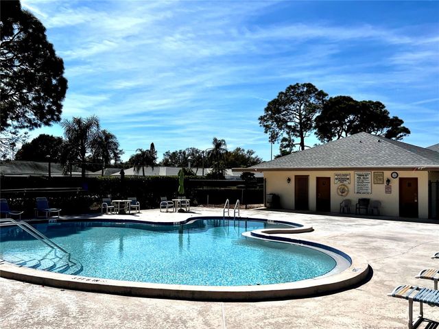 8300 BARDMOOR BOULEVARD 105, Seminole, FL 33777