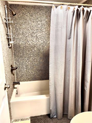 8300 BARDMOOR BOULEVARD 105, Seminole, FL 33777