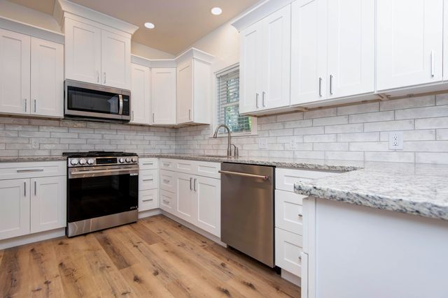 2930 W Olive Street, Springfield, MO 65802