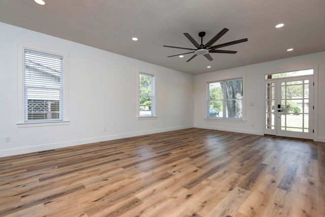 2930 W Olive Street, Springfield, MO 65802