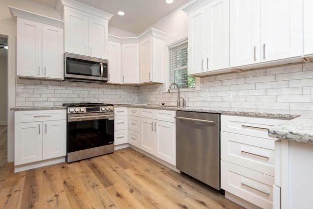 2930 W Olive Street, Springfield, MO 65802