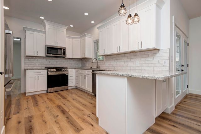 2930 W Olive Street, Springfield, MO 65802