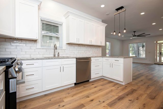 2930 W Olive Street, Springfield, MO 65802