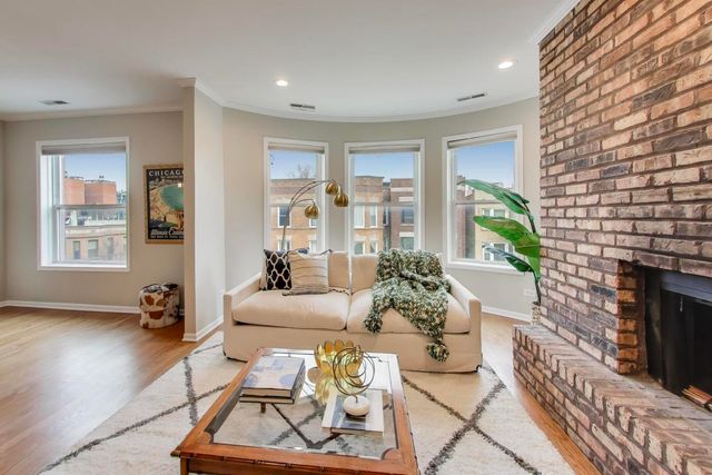 921 W Addison Street 3B, Chicago, IL 60613