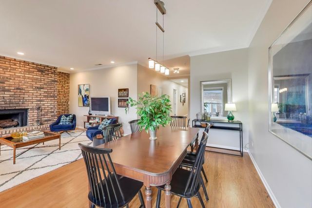 921 W Addison Street 3B, Chicago, IL 60613