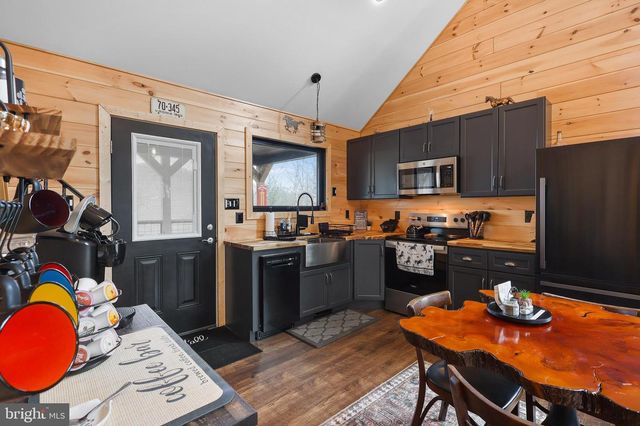 1823 DESERT RD, Haywood, VA 22722