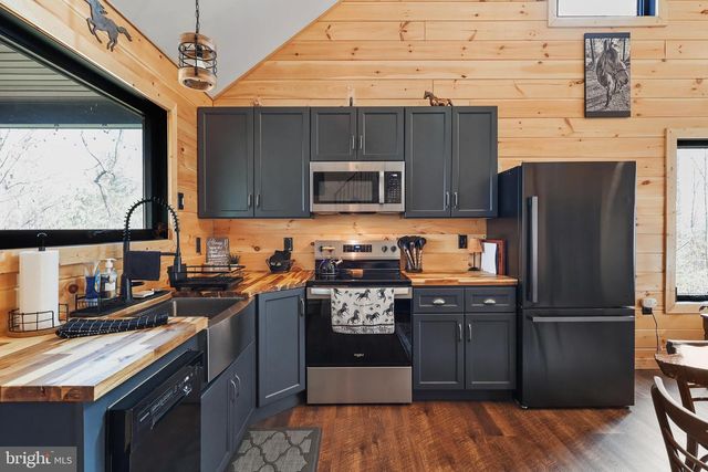 1823 DESERT RD, Haywood, VA 22722