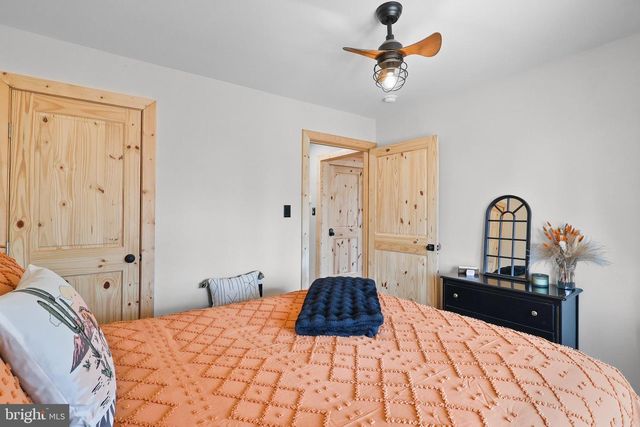 1823 DESERT RD, Haywood, VA 22722