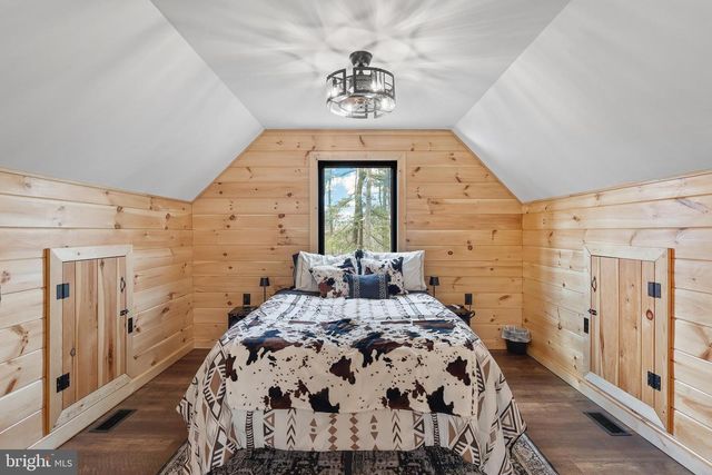 1823 DESERT RD, Haywood, VA 22722