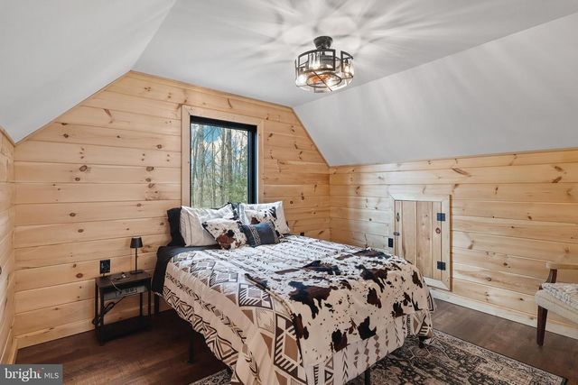 1823 DESERT RD, Haywood, VA 22722