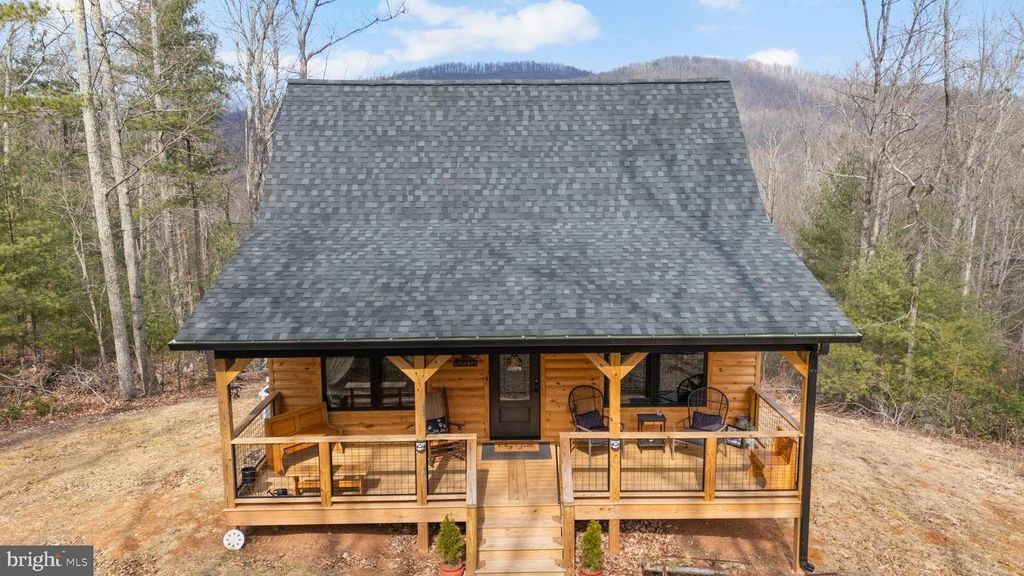 1823 DESERT RD, Haywood, VA 22722