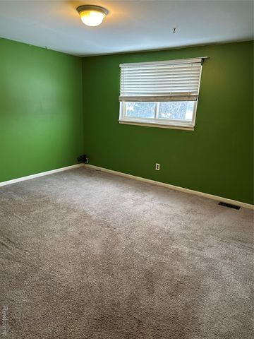 24602 Berry Avenue, Warren, MI 48089