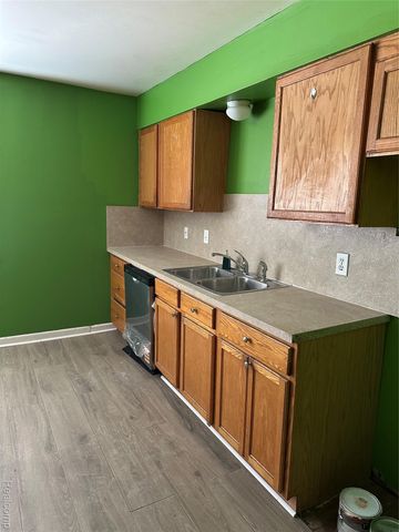 24602 Berry Avenue, Warren, MI 48089