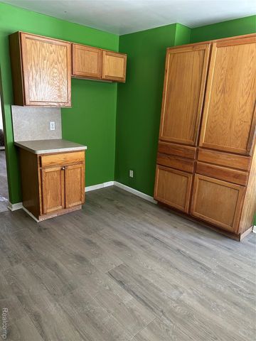 24602 Berry Avenue, Warren, MI 48089