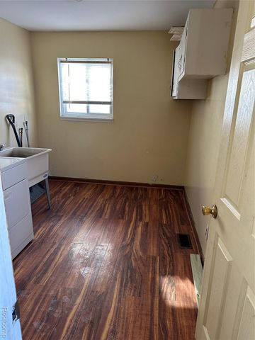 24602 Berry Avenue, Warren, MI 48089