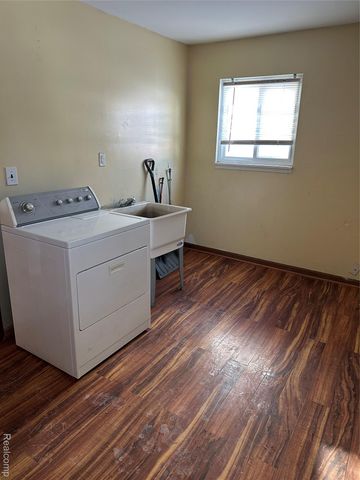 24602 Berry Avenue, Warren, MI 48089