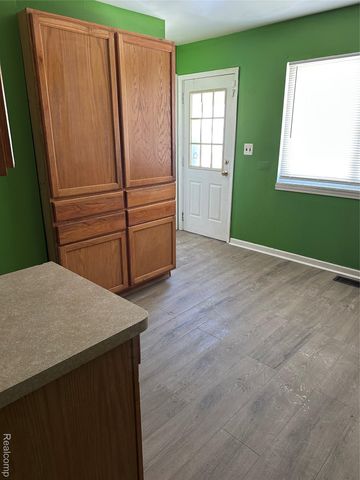 24602 Berry Avenue, Warren, MI 48089