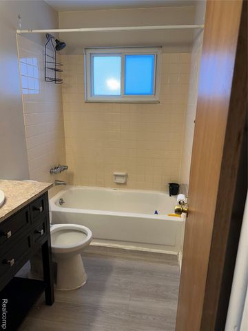 24602 Berry Avenue, Warren, MI 48089