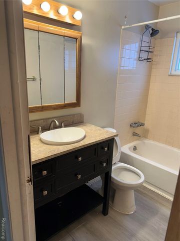 24602 Berry Avenue, Warren, MI 48089