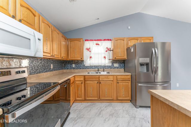 7618 Silveredge Way, Knoxville, TN 37918