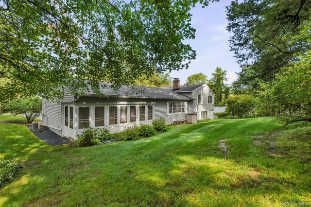 10 Oak Bend Road, Poughkeepsie, NY 12603