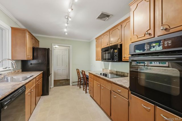 10 Oak Bend Road, Poughkeepsie, NY 12603