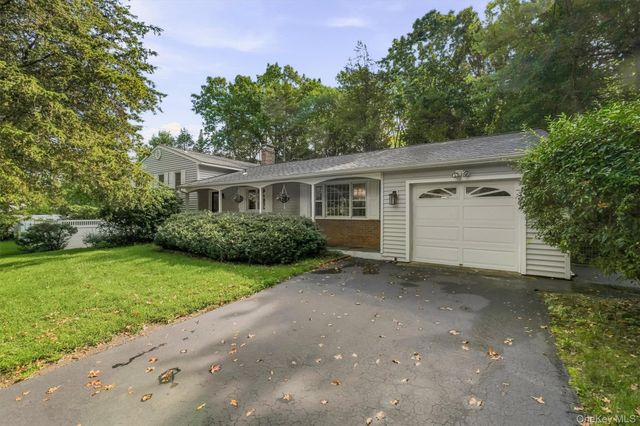 10 Oak Bend Road, Poughkeepsie, NY 12603