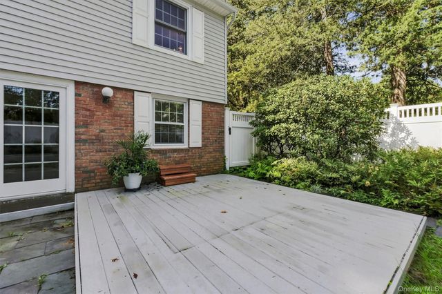 10 Oak Bend Road, Poughkeepsie, NY 12603